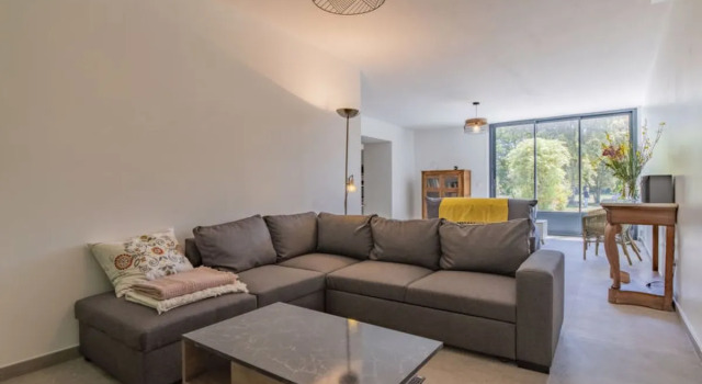 La Grive (RCH100), Prenota Hotel Richerenches Valchiusa