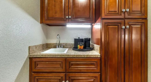 Четырёхместный номер Standard Best Western John Muir Inn