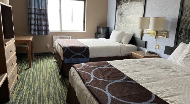 Четырёхместный номер Standard Boarders Inn & Suites by Cobblestone Hotels Waterloo Cedar Falls