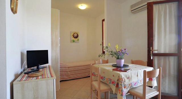 Cozy Bungalow With a Nice Private Terrace in South Tuscany, Book Vacation Home Hotels in Scarlino with a Pool, Swimming Pool