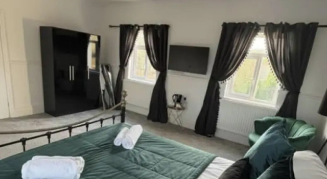 Room 1 Manor Park Country House in Swansea, Book Lejlighed Swansea 