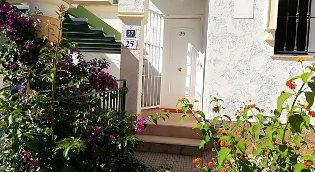 House With 3 Bedrooms in La Nucia, With Wonderful sea View, Pool Acces