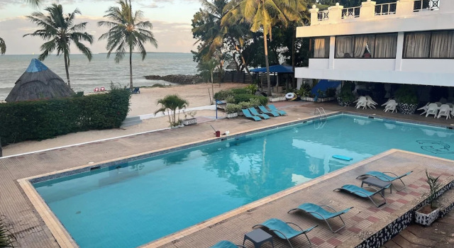 Люкс Executive с балконом и рядом с пляжем Beach comber hotel and aprtments