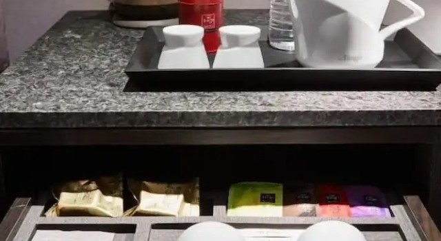 Студия с балконом и с видом на бассейн The Tango Hotel Taipei Shilin
