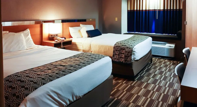 Четырёхместный люкс Clarion Pointe Starkville near University