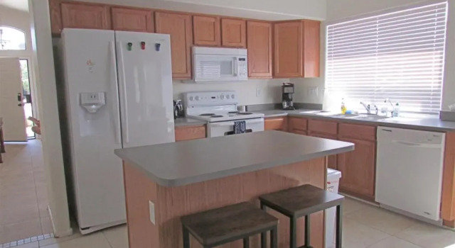 Коттедж Cozy house near I-10 with pool heater, hot tub, BBQ