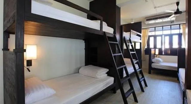De Vieng Hostel, Забронировать Хостел Отели Чиангмай с парковкой, рядом с Wat Srisupan, Парковка
