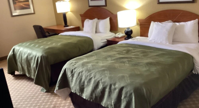 Четырёхместный номер Standard Country Inn & Suites by Radisson, Saginaw, MI