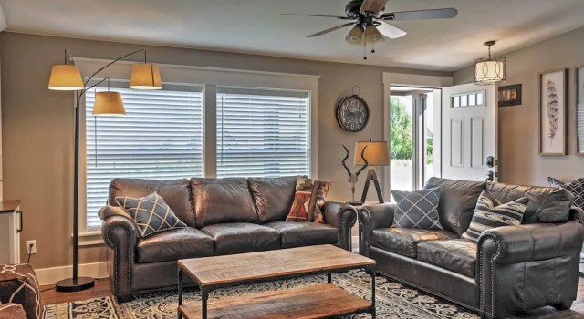 Rustic Chic Home: 10 Mi to Otter Creek State Park!, Prenota Casa vacanze Kingston. Stati Uniti