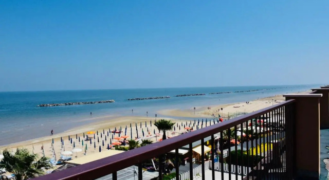 Трёхместный номер Standard с видом на море Hotel Astoria