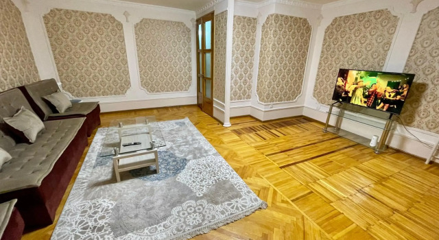 Classic C1 Apartment In The Center With 4 Rooms, Забронировать Апартаменты/квартира Ташкент Ташкентская область, рядом с Хамида Алимджана