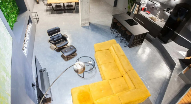 Modern Industrial Apt In Neos Kosmos
