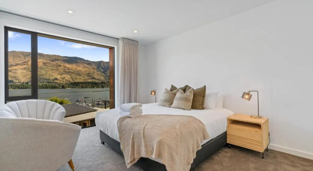 Апартаменты Lakeside Luxury Studio Apartment