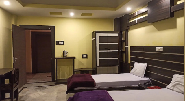 Hotel Centre Point, Varaa Hotelli Hotellit ja majoitukset kohteessa Tinsukia, Hotelli