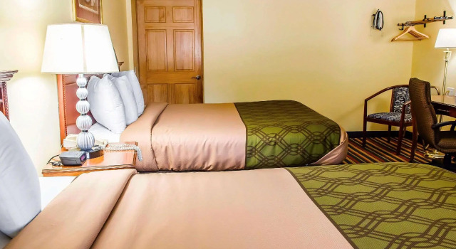 Четырёхместный номер Standard Econo Lodge Jefferson Hills Hwy 51