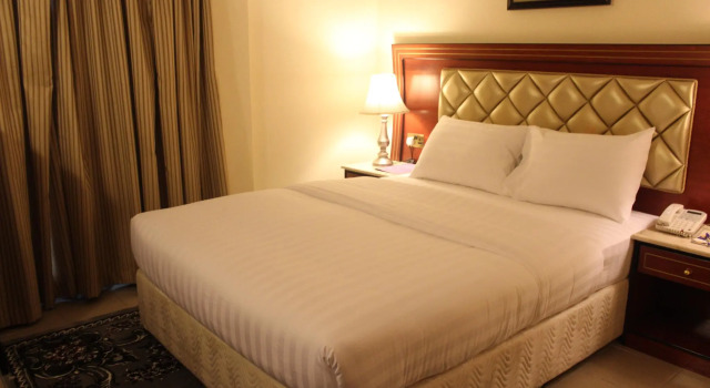 Двухместный номер Standard Saffron Hotel