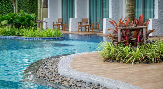Aqua Resort Phuket - Near Beach and Chalong Pier