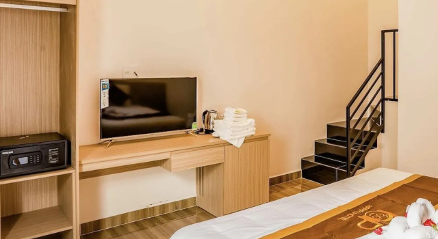 Happy Hotel