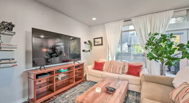 Sleek Seattle Home w/ Rooftop Patio & Views!, Book Apartment Seattle Washington (state)