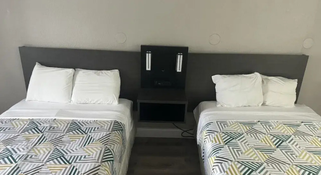 Четырёхместный номер Deluxe Travelodge by Wyndham Norfolk Airport