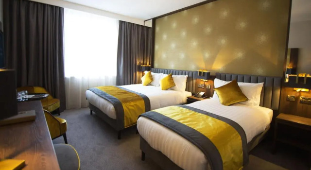 Трёхместный номер Deluxe Iveagh Garden Hotel