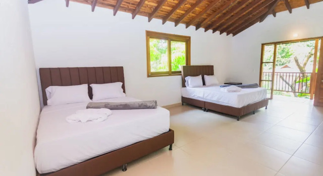 Четырёхместный номер Superior с балконом и с видом на сад La Selva Hotel San Jeronimo