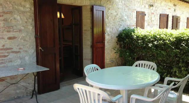 Апартаменты Countryside Retreat With Pool, Mantignana