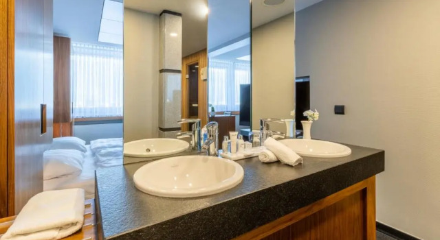 Полулюкс Отель NYX Erfurt by Leonardo Hotels
