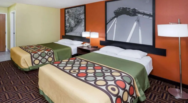 Четырёхместный номер Deluxe Super 8 by Wyndham Rochester