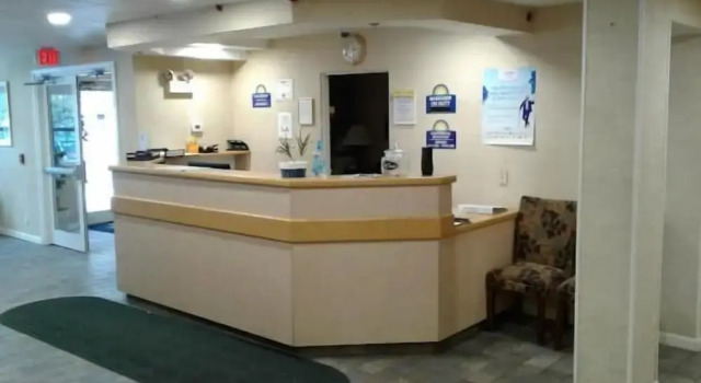 Sturbridge Plaza Hotel, Buchen Sie Hotel  