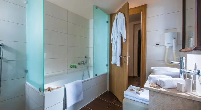 Полулюкс Mila Sissi Bay Hotel