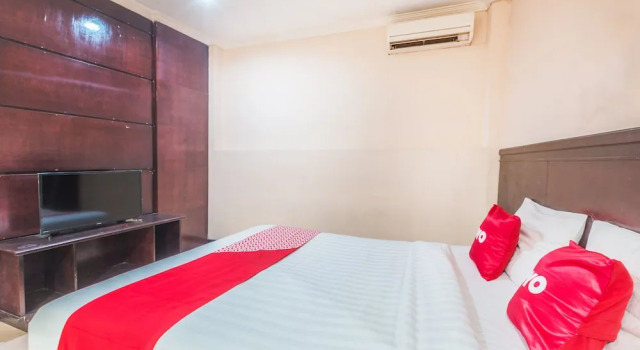 Taman Cibinong by OYO Rooms, Book Hotel Hoteller i Cibinong med parkering, Parkering