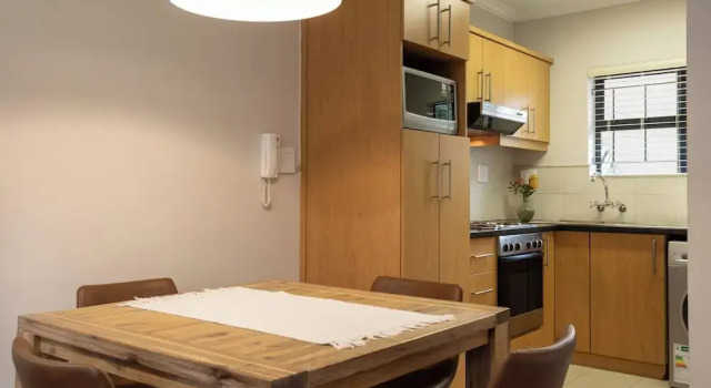 Апартаменты Vino Self Catering Apartment