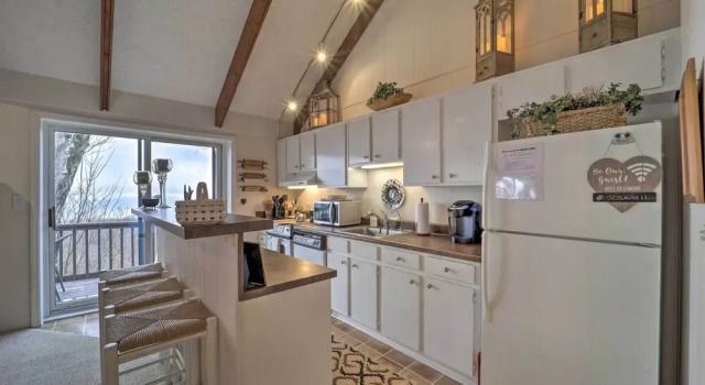 Апартаменты Beautiful Beech Mountain Condo w/ Private Balcony!