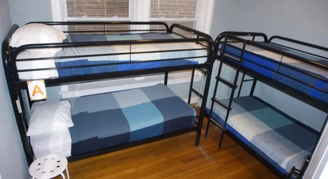 Кровать в общем номере Wrigley Hostel - Chicago