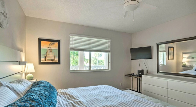 Jupiter Bay Condo w/ Pool < Half Mile to Beach!, 预订 酒店 朱庇特 Palm Beach County