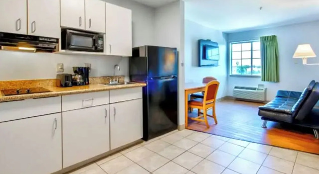 Двухместный номер Standard с балконом Oyo Townhouse Sulphur,LA Extended Stay I-10