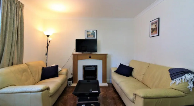 Charming 2BR Flat for 6 In Historic Old Town
