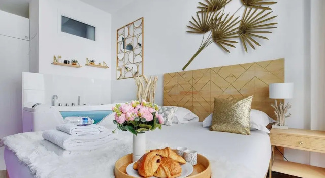 Magnificent Flat - 2br/6p - Champs Elysaes, Забронировать Отель Париж Иль-де-Франс, рядом с Гран Бульвар