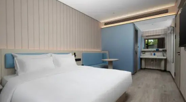 Люкс Deluxe HanTing Hotel (Puyang Sports Stadium Lishan Road)