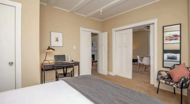 Spacious CWE Apartments near BJC by Zencity, Забронировать Апартаменты/квартира Сент-Луис Миссури, рядом с Saint Louis Science Center
