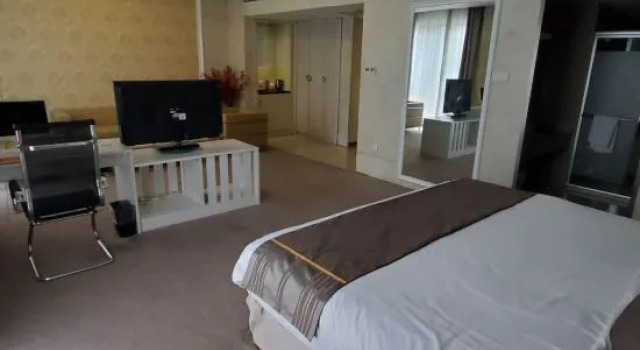 Люкс Business Holiday Inn Zhenghe Hongtai