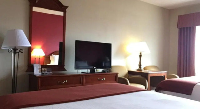 Четырёхместный номер Standard Baymont Inn & Suites by Wyndham Holbrook