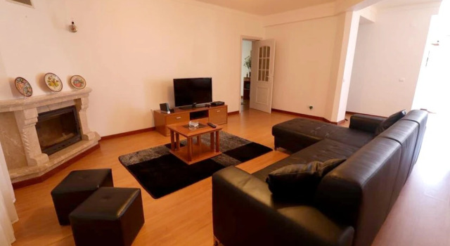 Villa With 5 Bedrooms in Estômbar, With Wonderful City View, Private Pool, Enclosed Garden - 6 km From the Beach, Rezerwuj Willa Estômbar Albufeira
