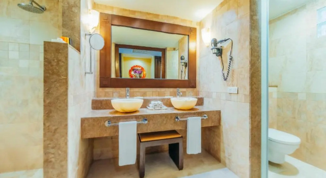 Полулюкс Premium Level с видом на бассейн Barceló Maya Palace - All Inclusive