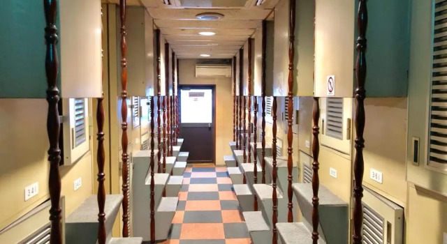 Мужская капсула Capsule Hotel Block Room