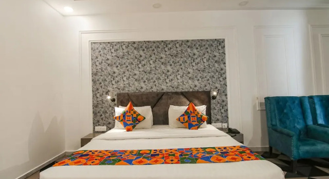 Номер Premium FabHotel Signature Luxe Inn