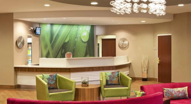 SpringHill Suites Boston Peabody, Varaa Hotelli Hotellit New England uima-altaalla, Uima-allas