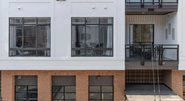 Коттедж Spacious 2BD With Private Balcony and Free Parking