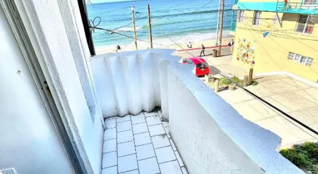 Beach Casa - Sleeps 8, Comfy Queen Beds & Views